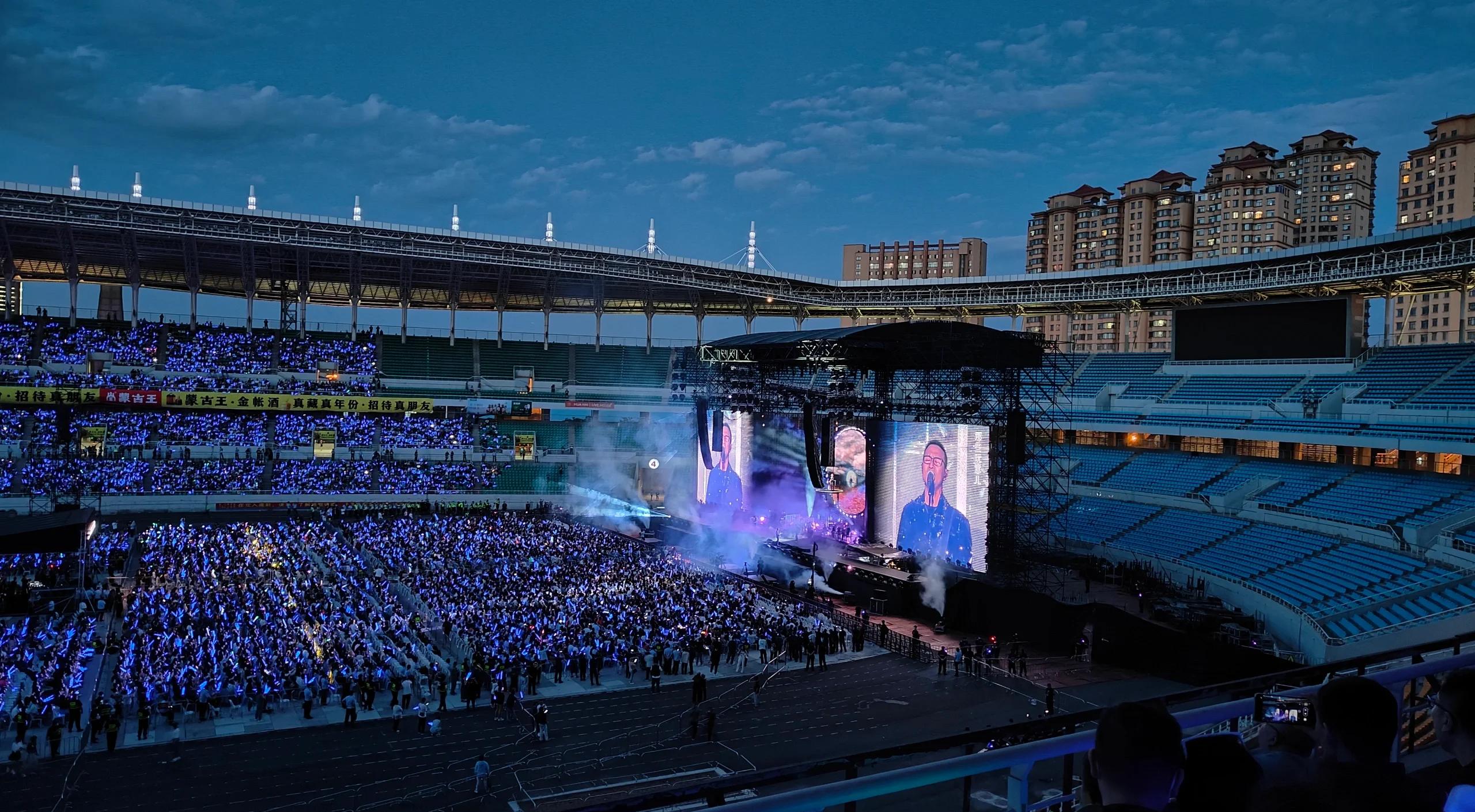 汪峰呼和浩特演唱会 当岁月摇滚与草原激情共振
